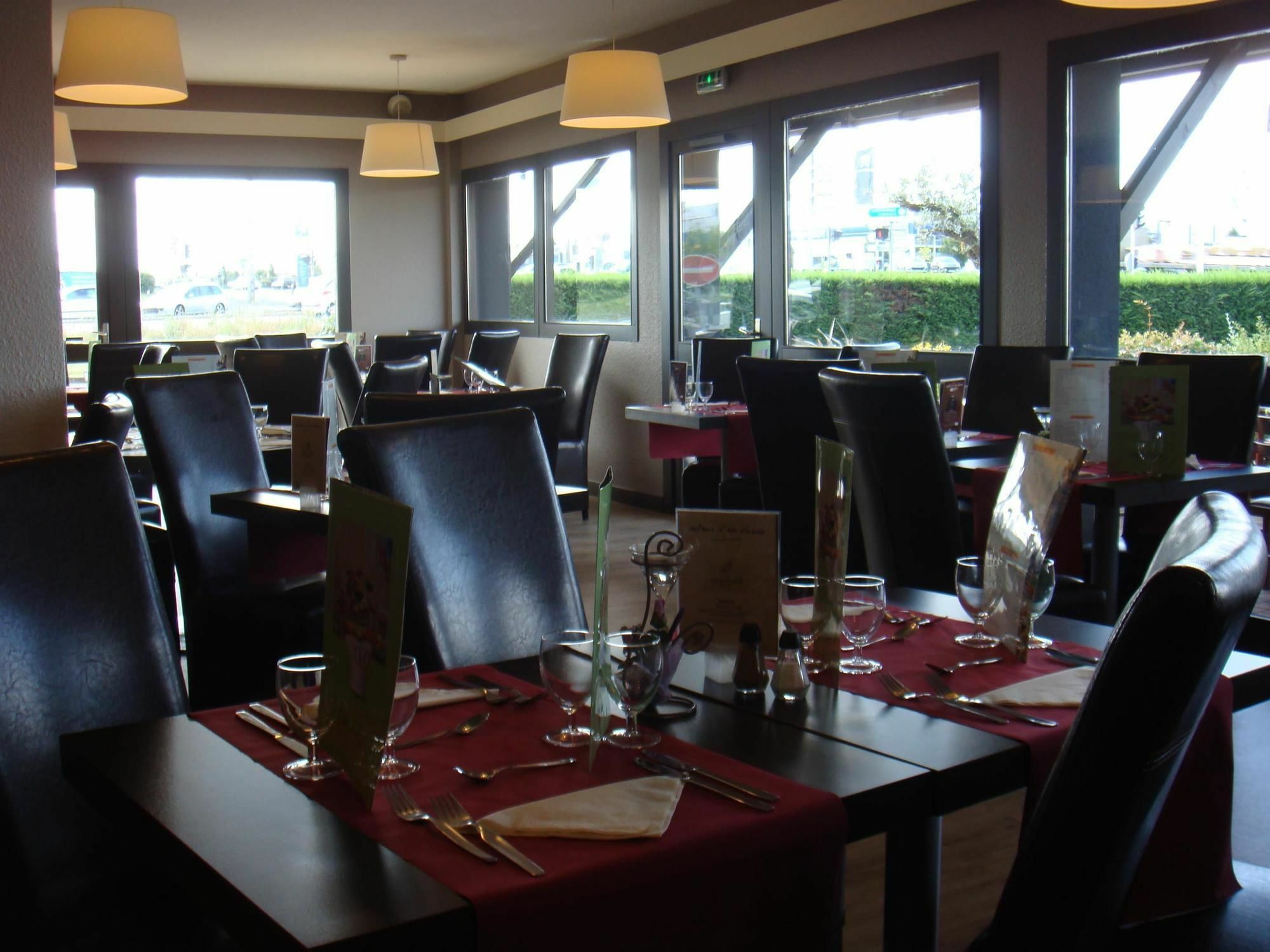 Hotel Inn Design Poitiers Sud レストラン 写真